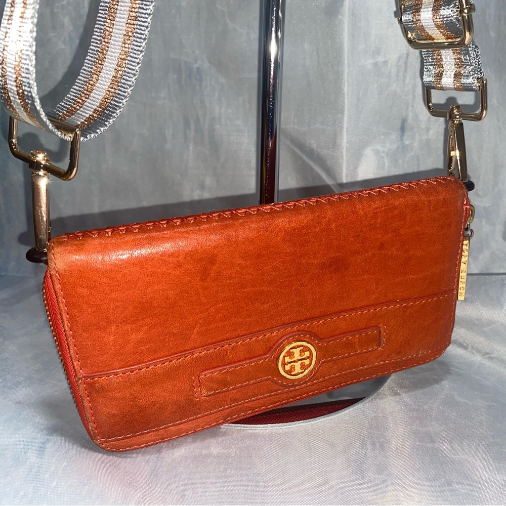 Sold‼️Tory Burch Burnt Orange Leather Zippy Wallet bar Crossbody Conversion - Picture 1 of 12